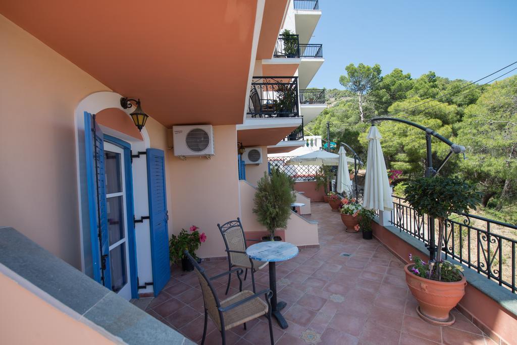 Maria Studios Poros Town Bagian luar foto