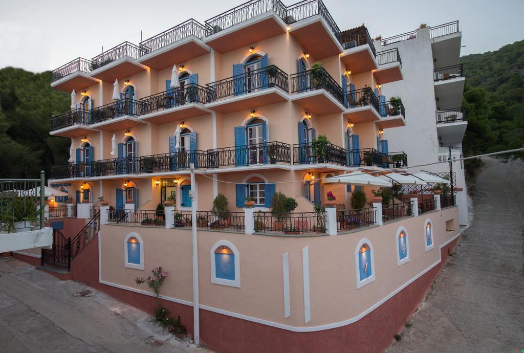 Maria Studios Poros Town Bagian luar foto
