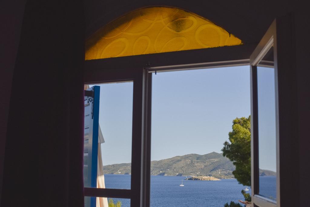 Maria Studios Poros Town Bagian luar foto