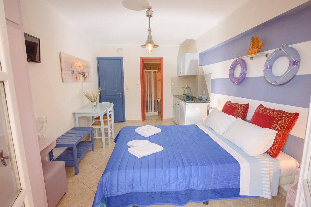 Maria Studios Poros Town Bagian luar foto