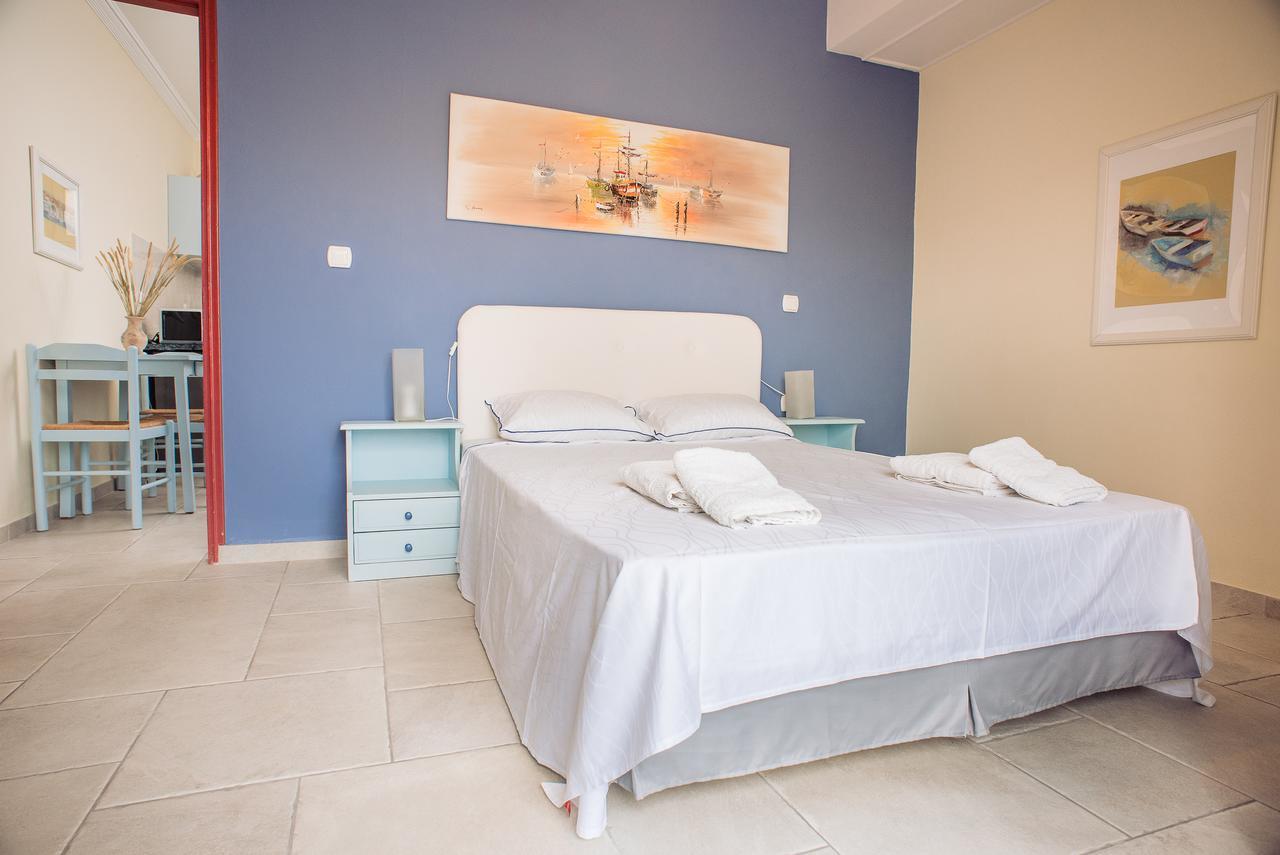 Maria Studios Poros Town Bagian luar foto